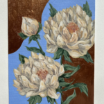 altın renginde mavi bir arka plan üzerinde çiçekler